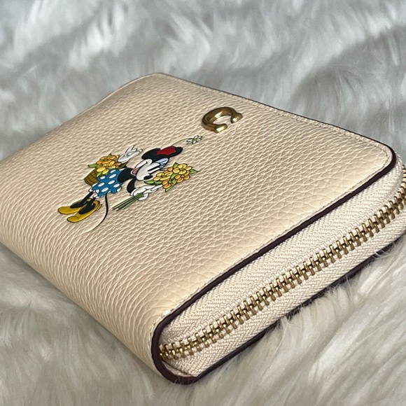 CH472 - Disney X Coach Accordion Zip Wallet with Minnie Mouse - Picture 4 of 11